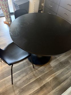 Black Round Pedestal Dining Table
