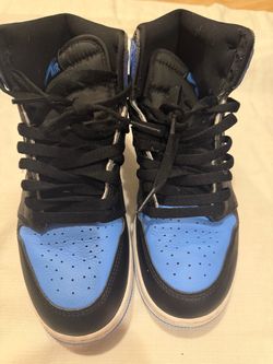 Tennis shoes
