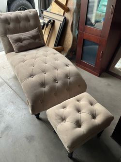 Tufted Chaise Lounge with Ottoman and Pillow