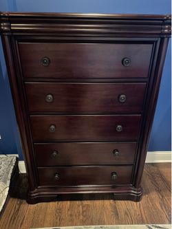 5 Drawer Dresser Chests (2)