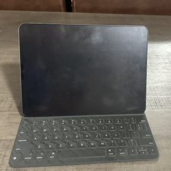 Ipad Smart Keyboard Folio(2 Wks Old) Pics Show Holding Ipad But This Is Just The Keyboard Folio