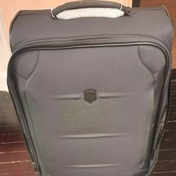 Carry On Luggage Victorinox 22 Inch