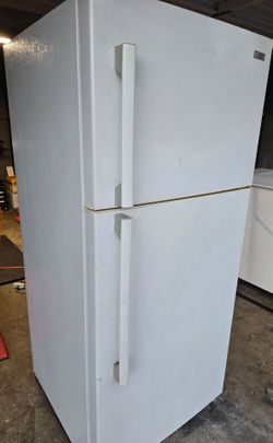 Artic King Refrigerator - Delivery Available!
