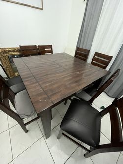 Table with 8 chairs