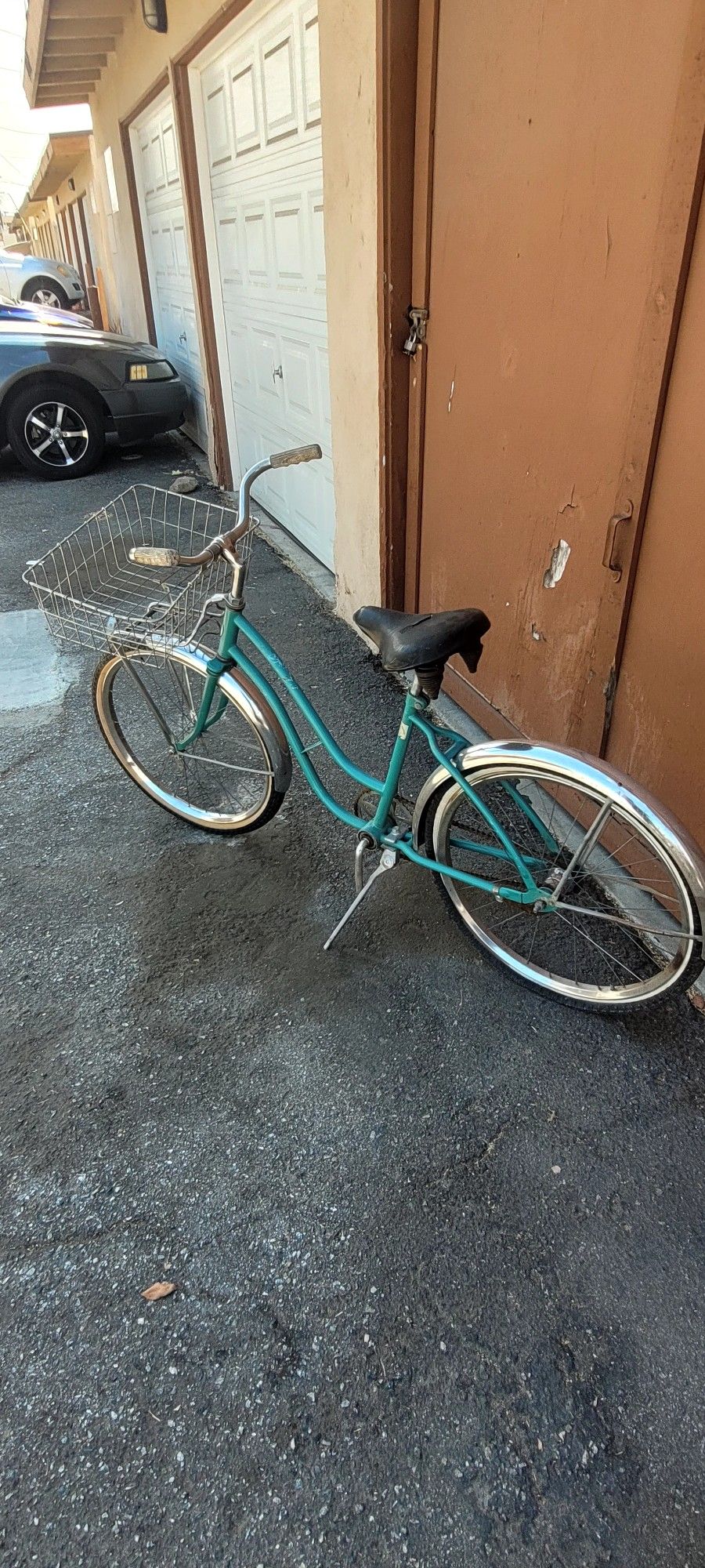 24 INCHES SEARS BIKE ITS OLD AND USED EVERYTHING WORKS NEEDS PEDALS ONLY TIRES ARE GOOD HABLO ESPAÑOL TANBIEN TAMNO 24 PULGADAS