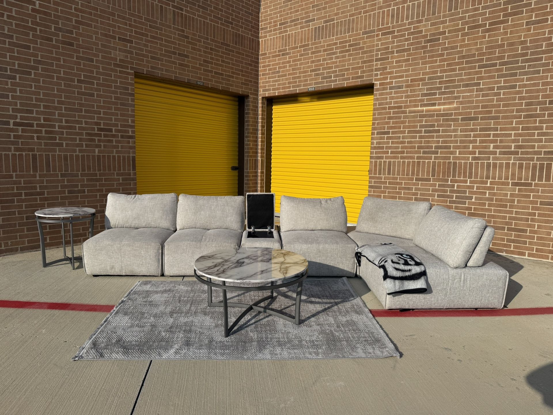 ✨Modern Gray Modular Sectional Couch w/ Built-In Charger✨