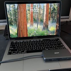 MacBook Pro 13” (2019) – i7 / 16GB / 256GB SSD + Anker USB-C Hub