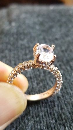 Gorgeous Women's oval cut wedding engagement ring