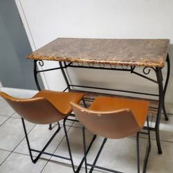 Bar Table & + 2 Chairs