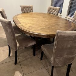 Hooker Round Extendable Dining Table