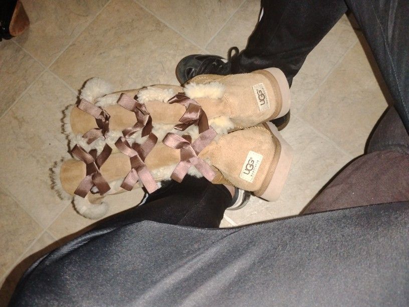 Great And Gently Used UGG UGG Australia Bailey Bow II Btown Boots for Women