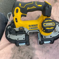 ATOMIC 20V MAX Cordless Brushless Compact 1-3/4 in. Bandsaw