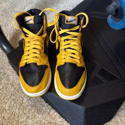 Nike Air Jordan Retro 1 High OG Pollen Yellow Kids 575441-701 Size 7Y Womens 8.5 