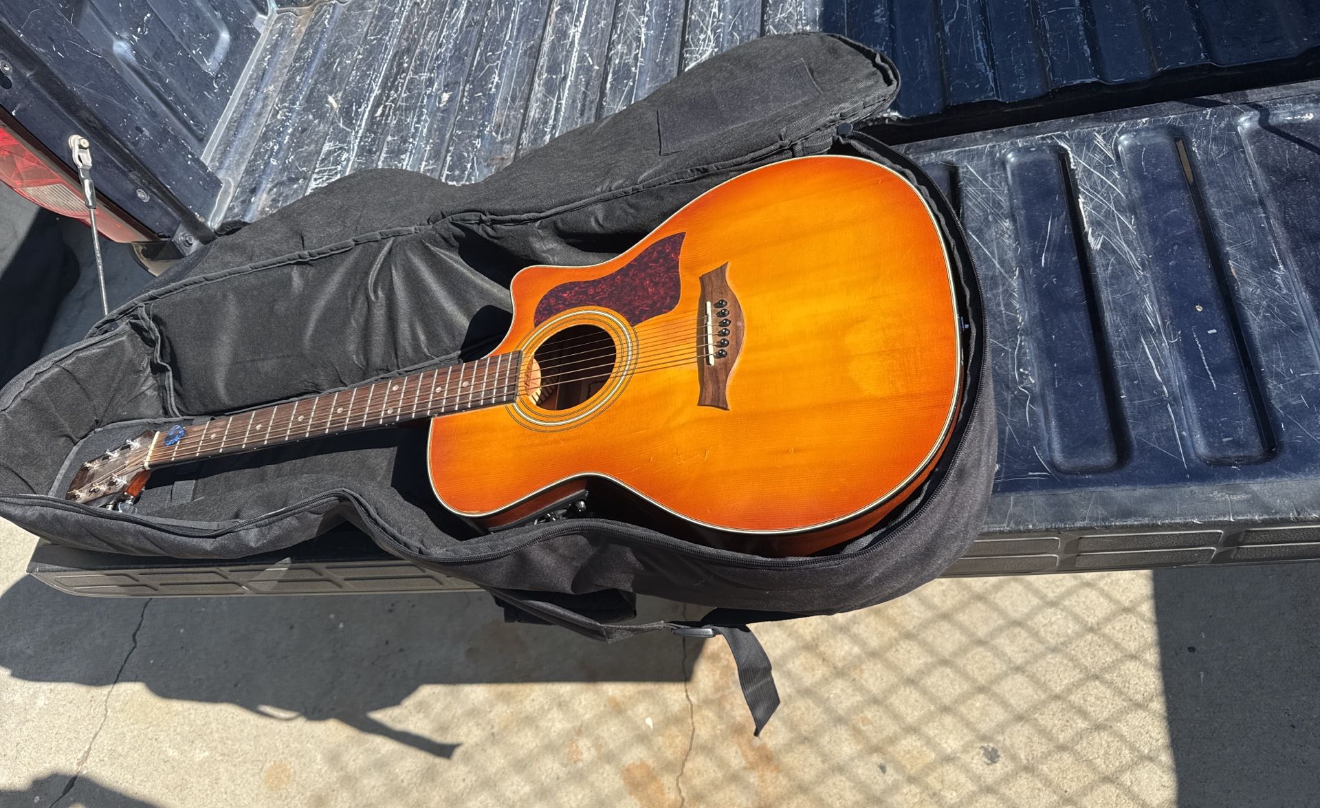 Guitar Carlo Robelli