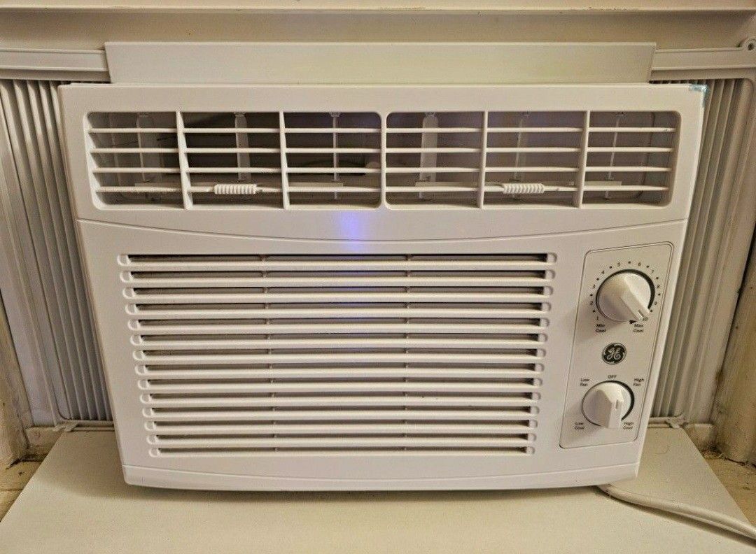 G.E 5000 btu air condition excellent condition
