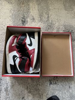 8.5 W Jordan 1 Retro High OG Satin Snake