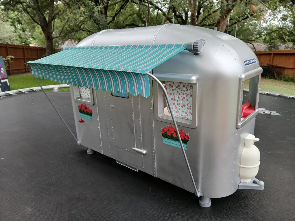 All American Girl / Barbie Airstream Doll House
