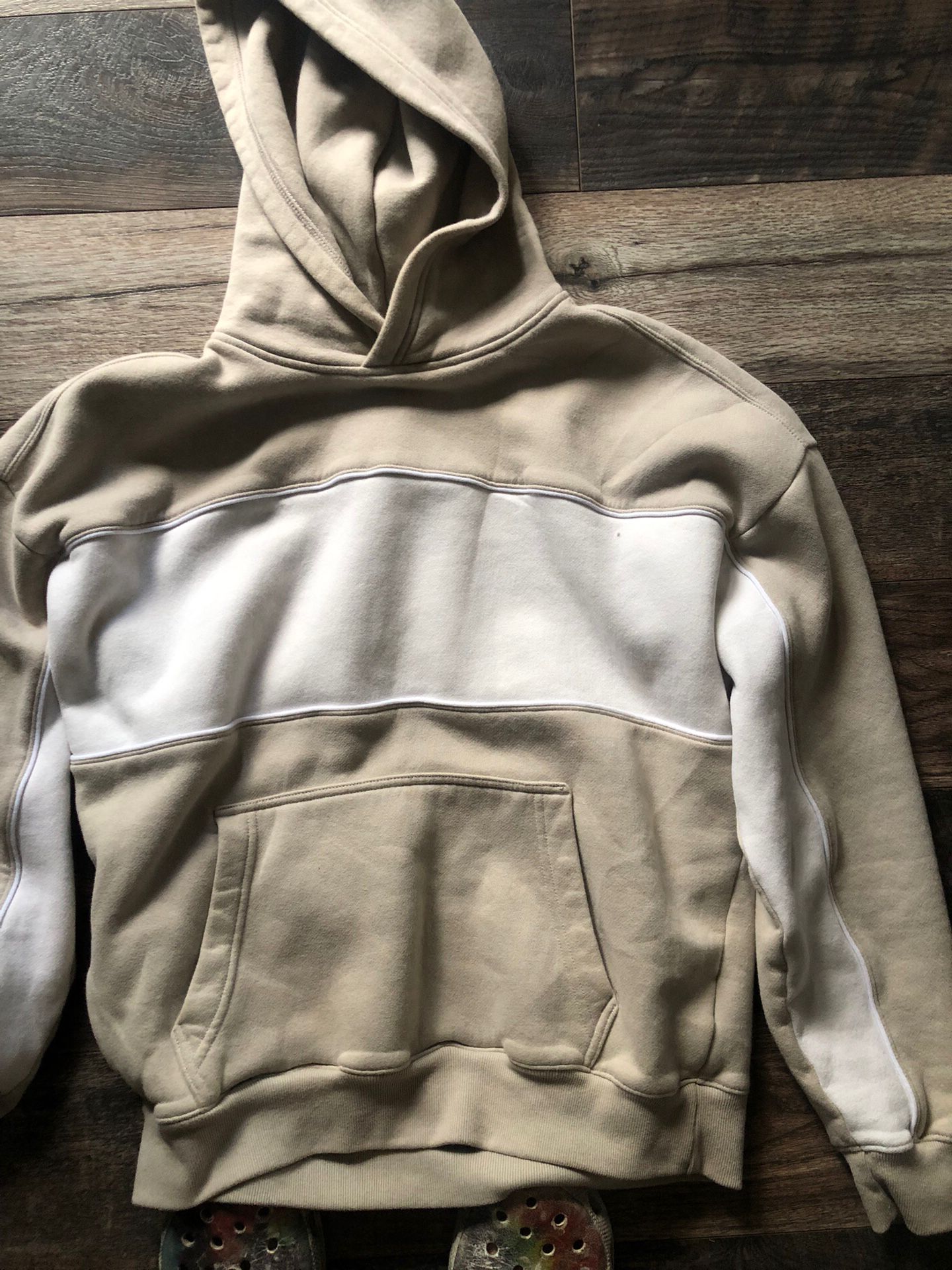 Hollister Men’s Hoodie Size M