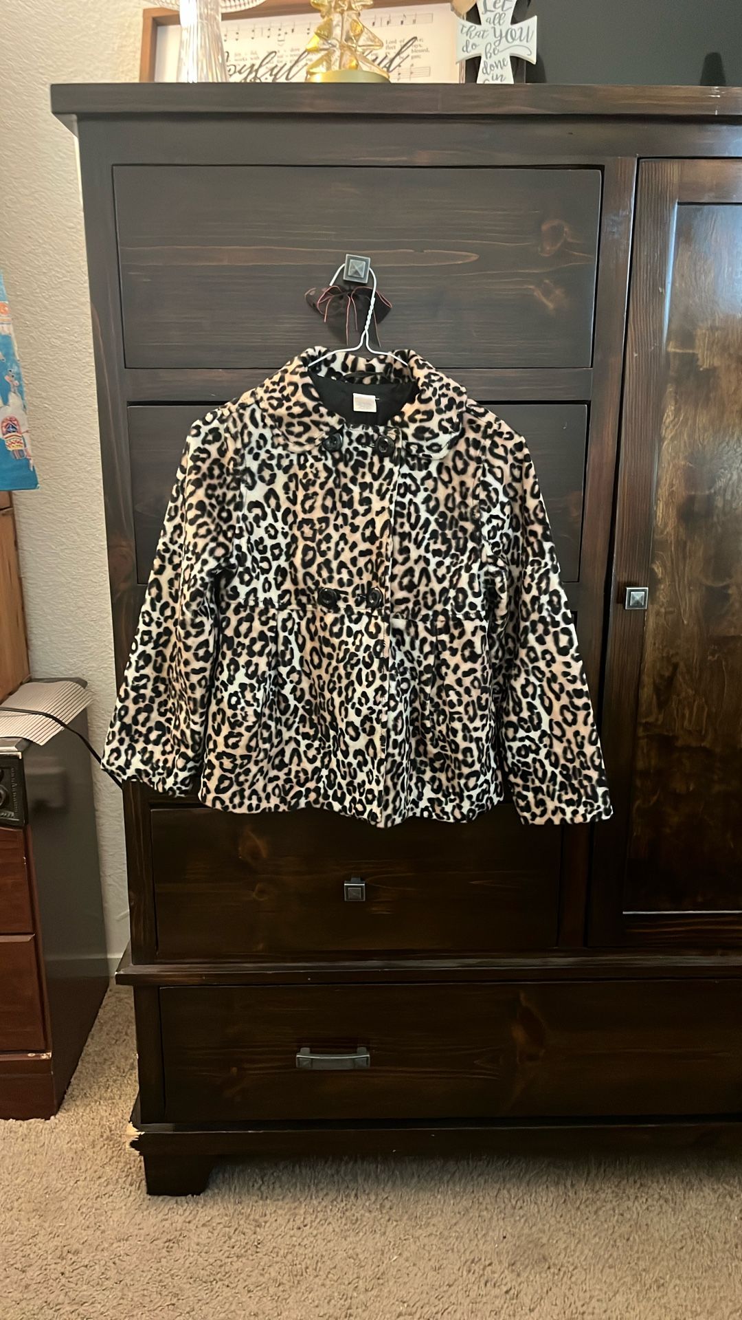 Abrigo 🧥 Para Niña. Talla 7/8. $3 dlrs.