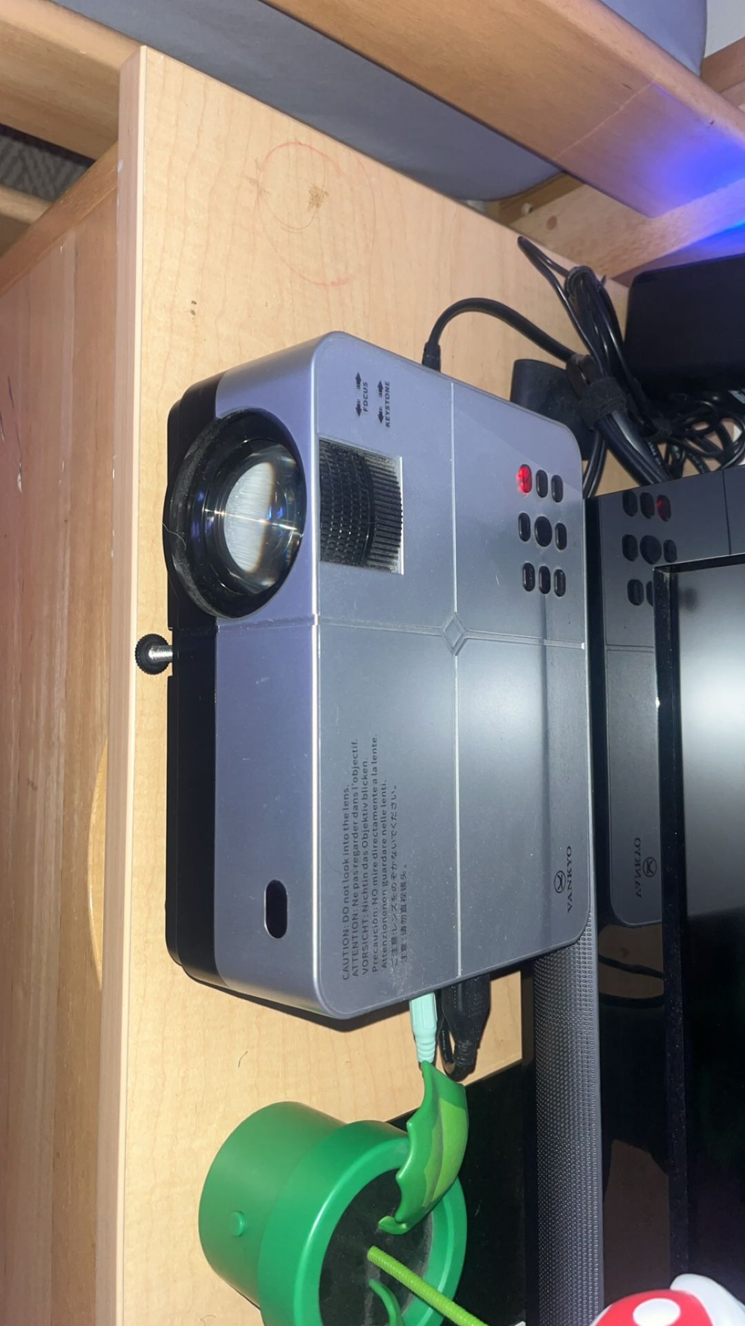 Projector with speakers