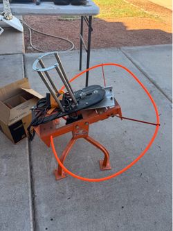 Automatic clay thrower
