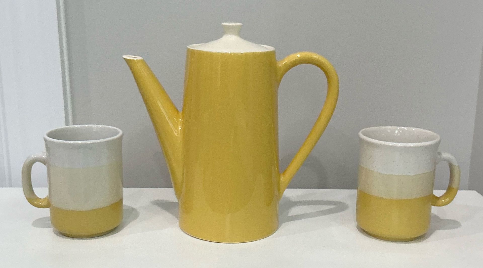 Vintage Retro Yellow & Cream Coffee Pot with Lid & 2 Matching Mugs