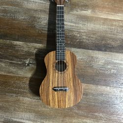 UKULELE (Kmise Tenor 26 inch)
