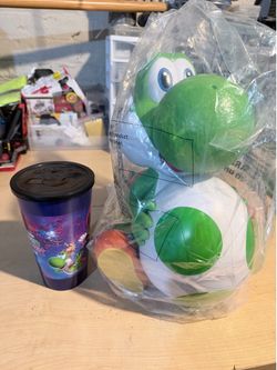 Nintendo Super Mario Bros. Yoshi Dinosaur Figure Plastic Green & White