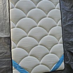 DreamCloud Premier Memory Foam Mattress, Twin, Like New