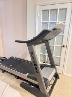 OBO NordicTrack Treadmill Commercial Grade – Incline/Decline – Works Great c2150