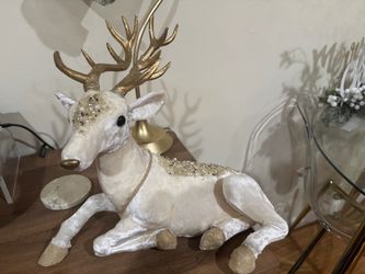 Gold and white reindeer