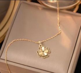 STAINLESS STEEL CLOVER NECKLACE & CHARM