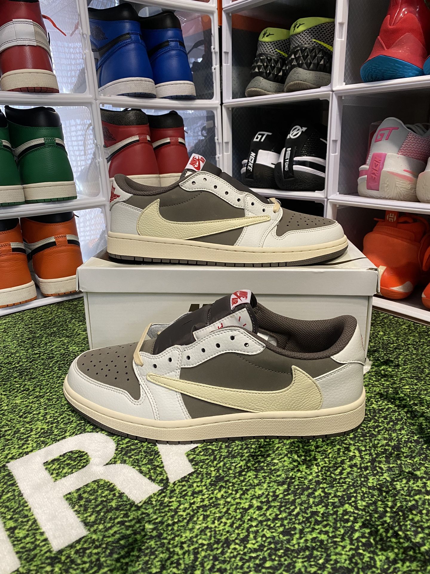 Jordan 1 Travis Scott Reverse Mocha Low Size 10.5