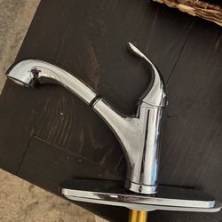 Kitchen faucet with sprayer