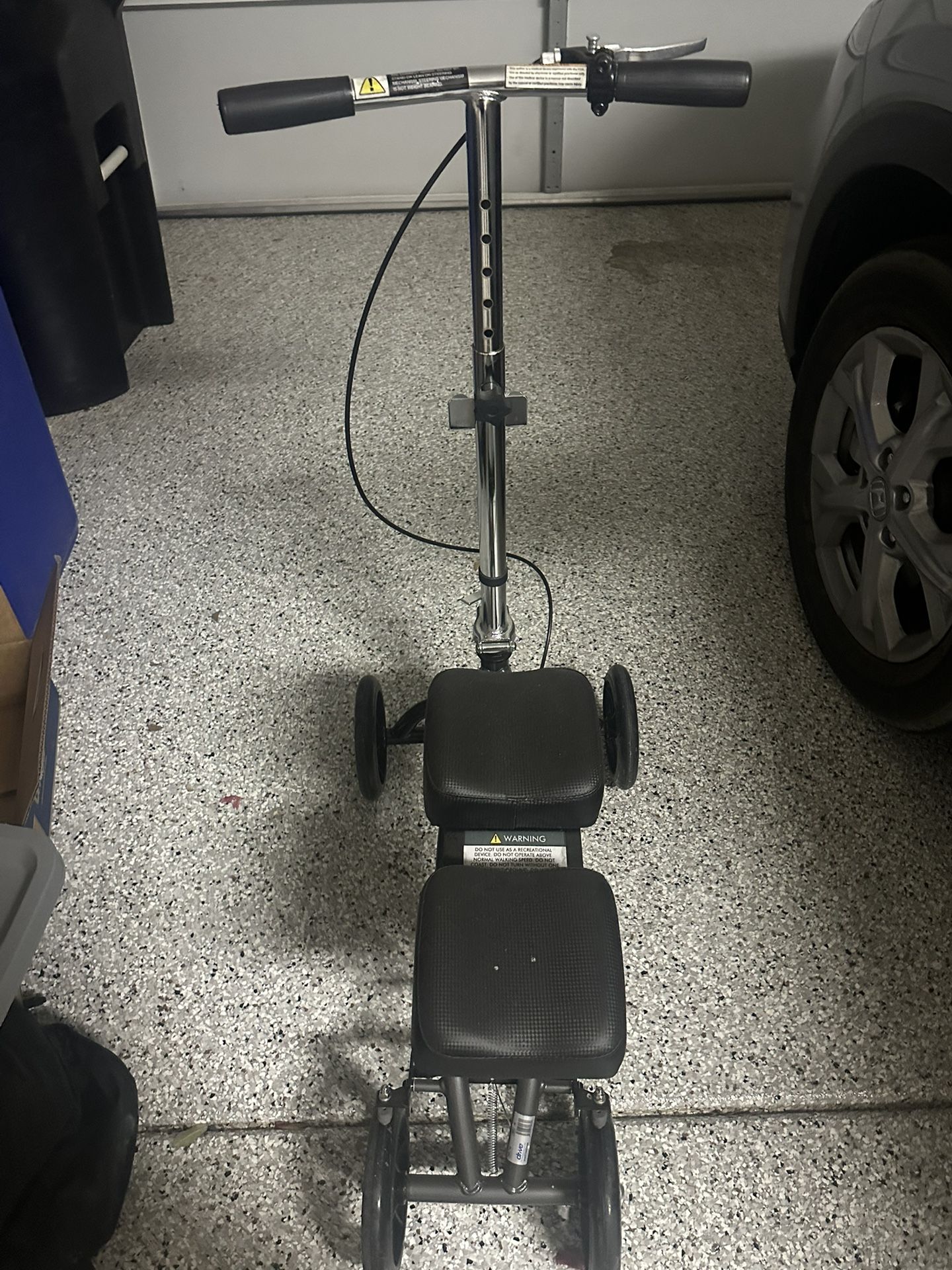 Knee Scooter With Brake