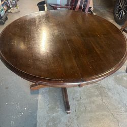 Extendable table with 3 chairs