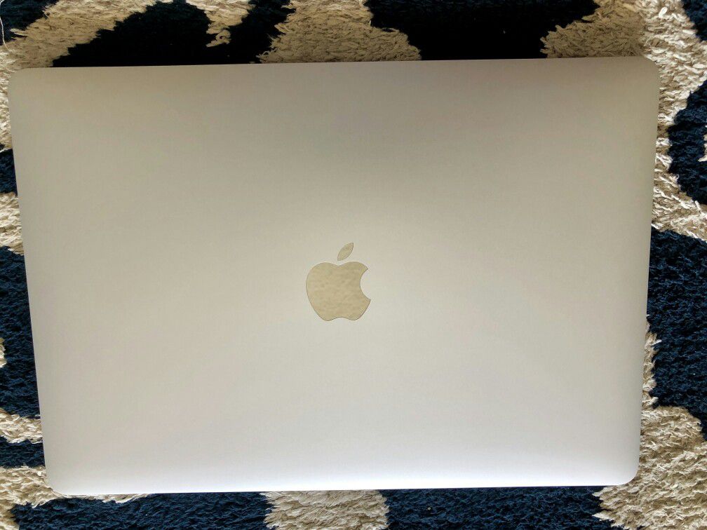 MacBook pro 13 inch silver