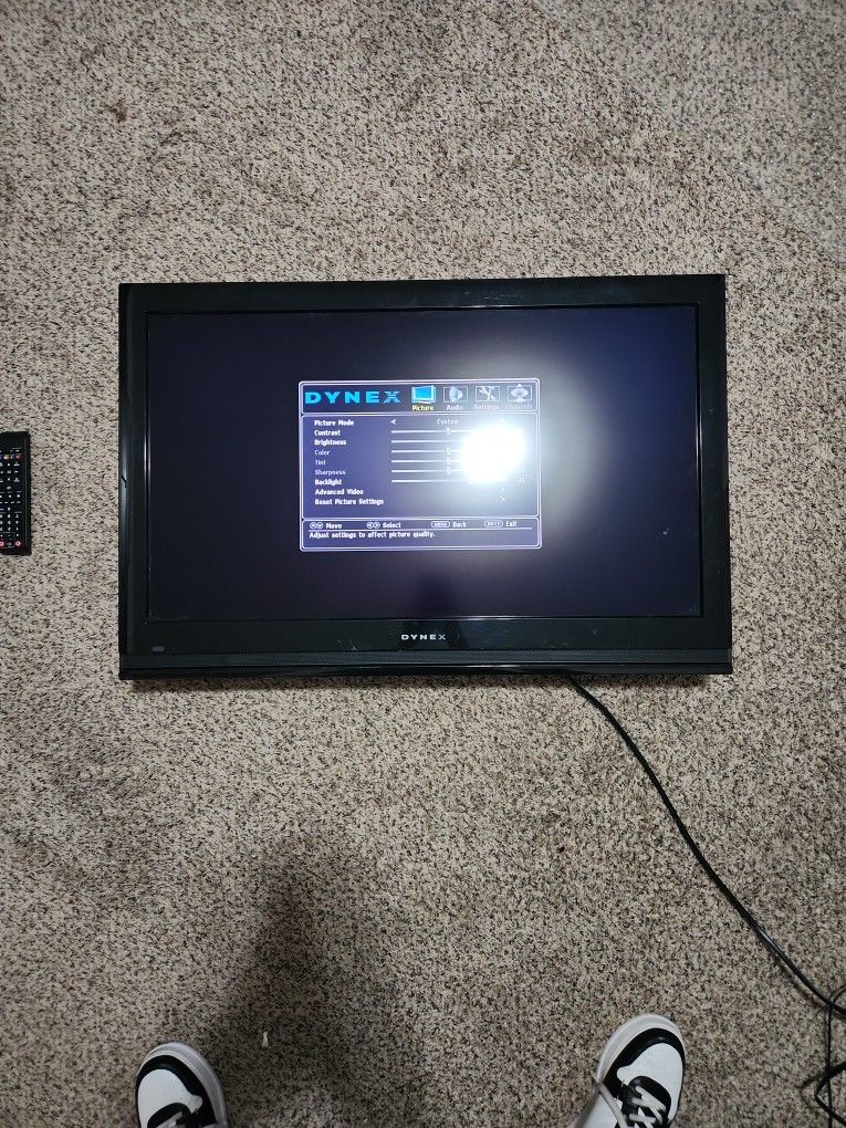 32" DYNEX Tv/Monitor 720p