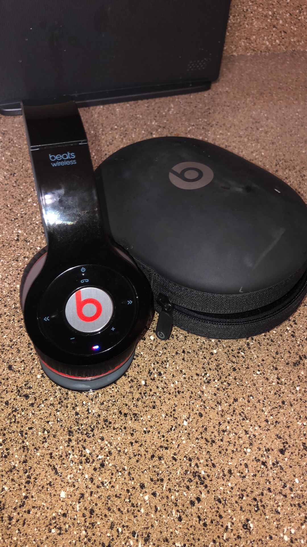 Beats Bluetooth Headphones with case