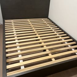 Crate and Barrel Queen Size Bed