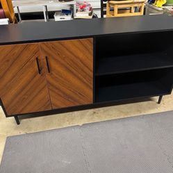 Entertainment center 