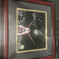Autographed Framed Patrick Ewing - Beckett Authentication Services (BAS)