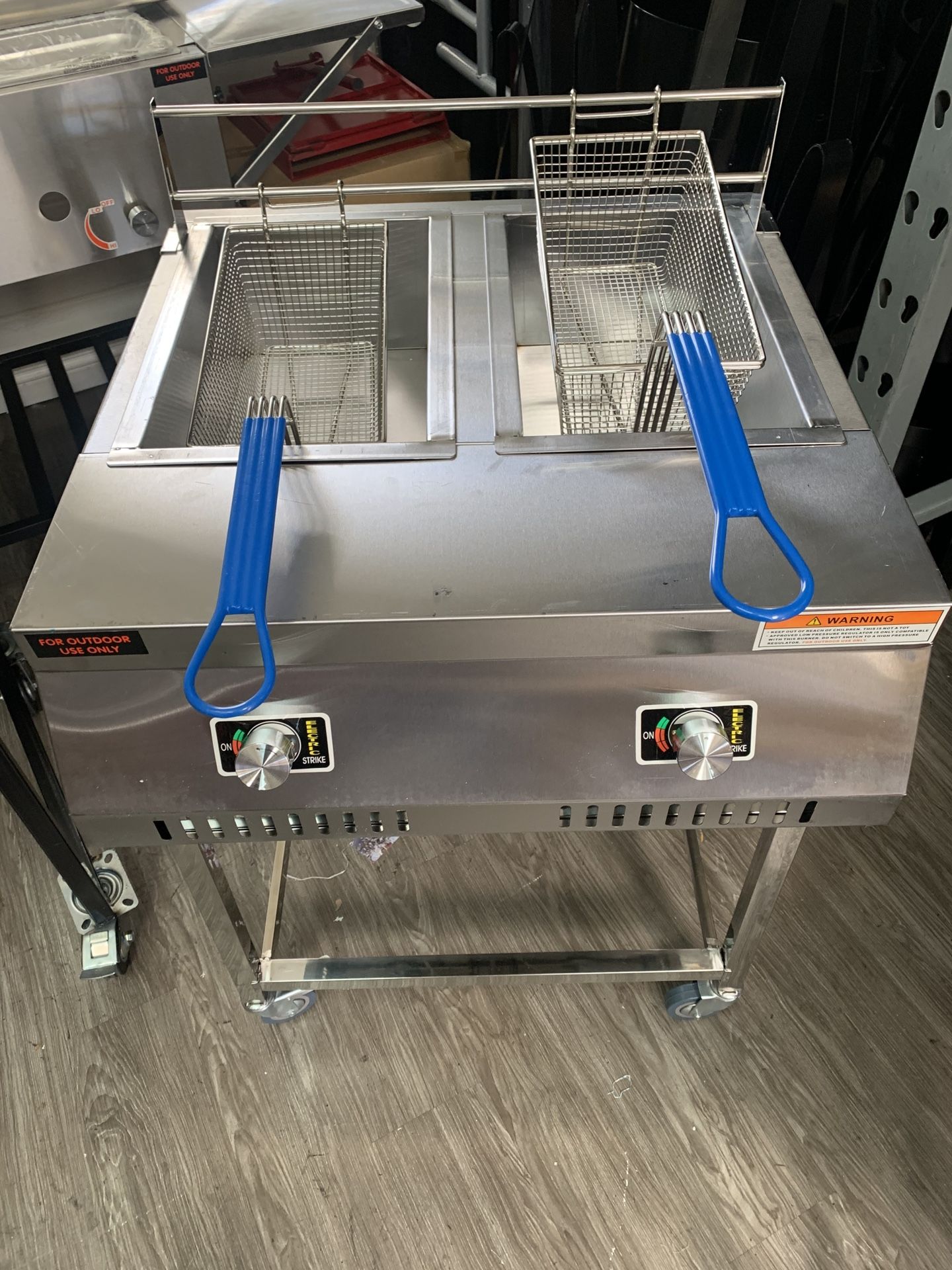 New Stainless Deep Fryer With Hose And Regulator And Burners / Nuevo Fridora De Gas Propano Nuevo Con Canastas Para Freir Especial Lawn & Garden