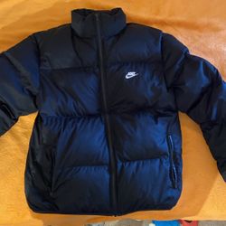 Nike Men’s Sportswear Club Puffer Jacket Black White /M