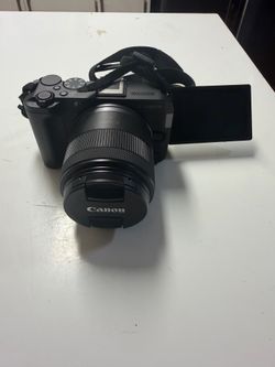 Canon Eos r50v camera