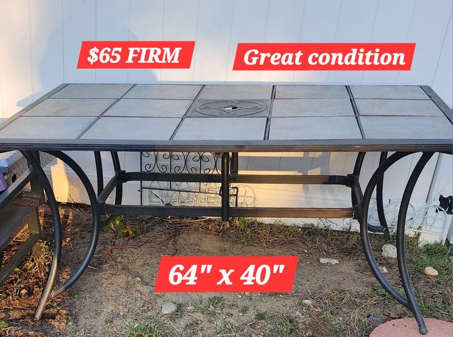 Beautiful Patio Table READ DESCRIPTION