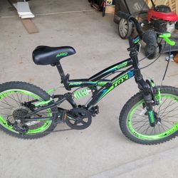 Kid's. boy's 16" wheels size bike VGC 