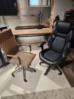 Nice desk 60 inches wide with 2 chairs and led desk lamp