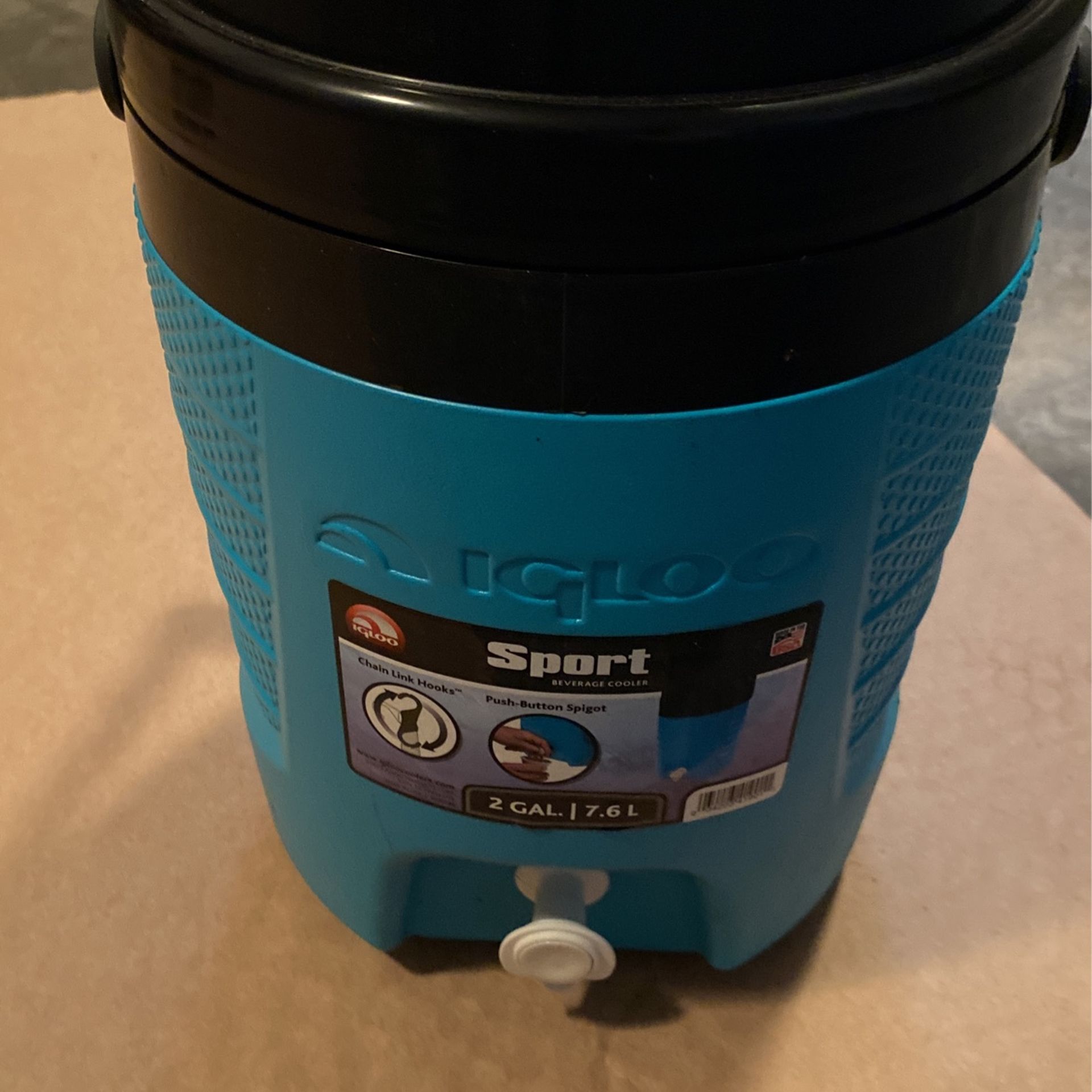 Igloo Sport 2 Gallon Cooler With A Lock On The Top And Comes With A Handle