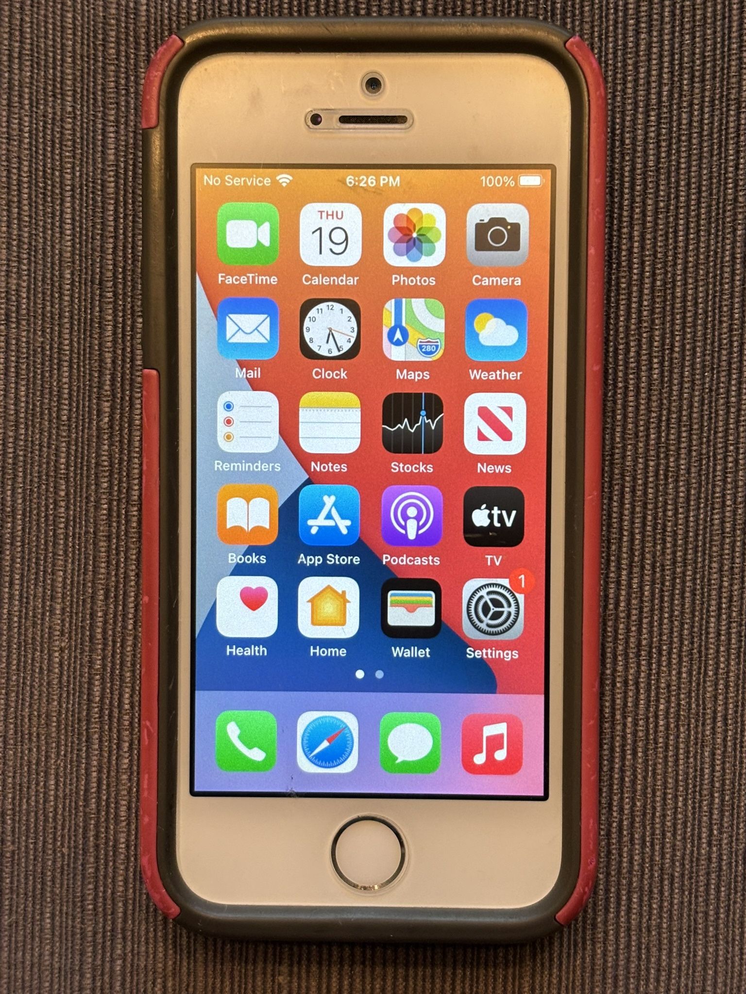 Apple iPhone SE Model MLM02LL/A with cover and screen protector, good condition, 16B, current software 14.7.1,1st generation.